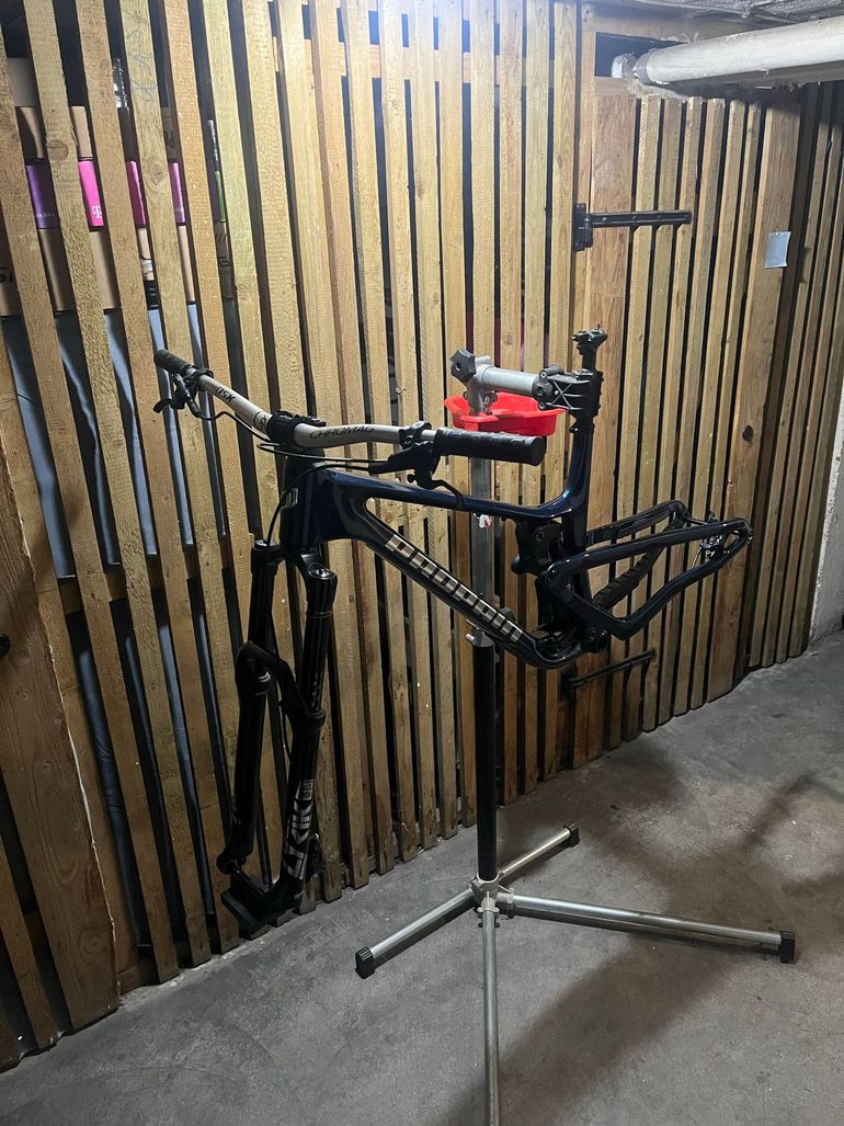 Used Propain TYEE 6 CF Gold Rush 2024 Frameset 2024 Mountainbike — image 2 of 9