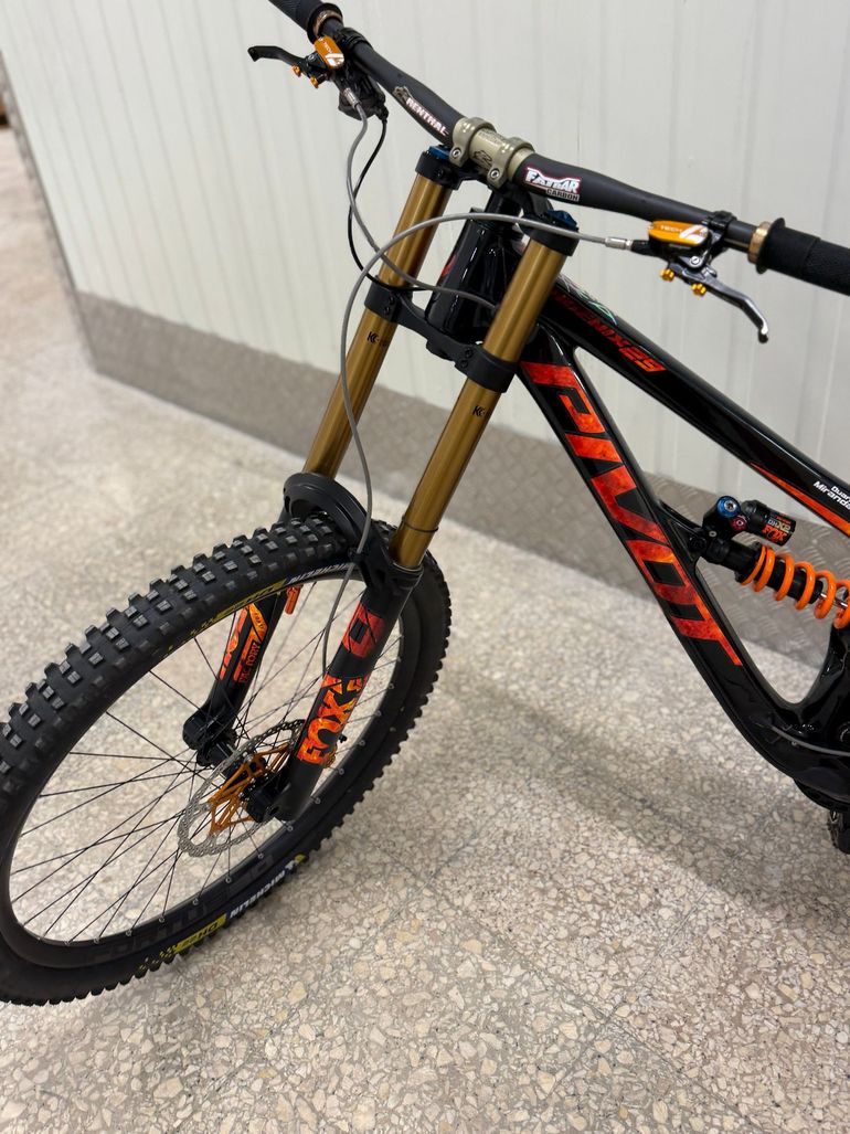 Used Pivot PHOENIX 29 Pro Saint 2024 2024 Mountainbike — image 15 of 20