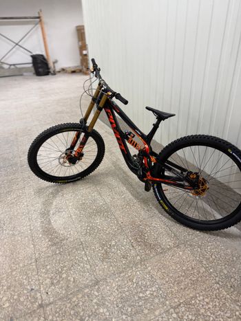Used Pivot PHOENIX 29 Pro Saint 2024 2024 Mountainbike — image 16 of 20