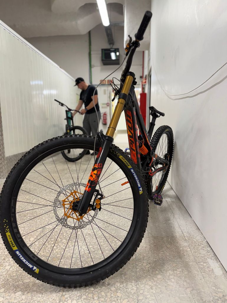 Used Pivot PHOENIX 29 Pro Saint 2024 2024 Mountainbike — image 4 of 20