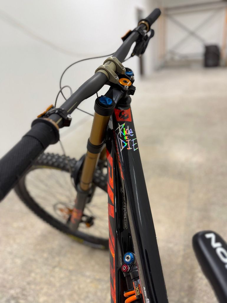 Used Pivot PHOENIX 29 Pro Saint 2024 2024 Mountainbike — image 20 of 20