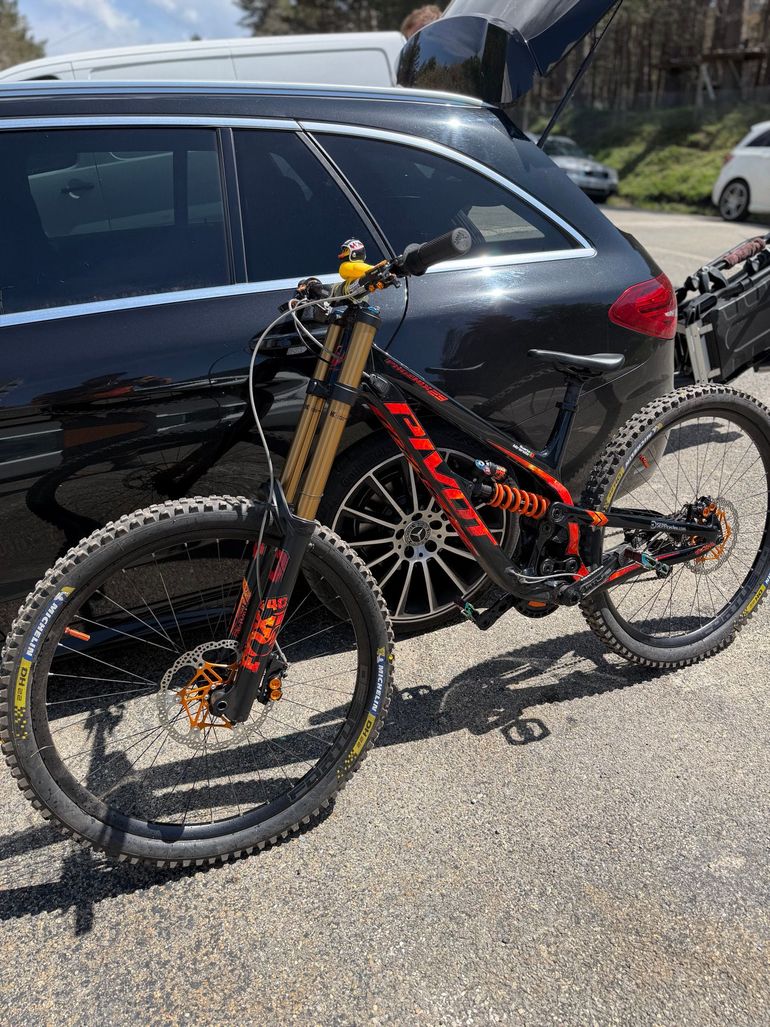 Brugt Pivot PHOENIX 29 Pro Saint 2024 2024 Mountainbike — billede 2 af 22