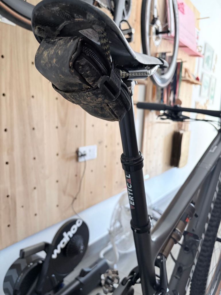 Used Specialized Epic EVO Expert 2023 2023 Mountainbike, Light Gray — image 5 of 7