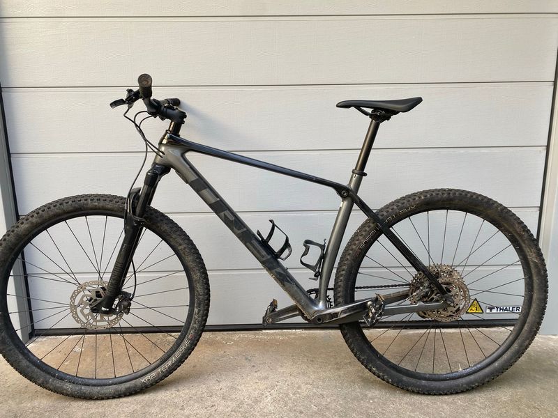Used Trek Procaliber 9.5 2022 2022 Mountainbike, Black, 29 — image 2 of 3
