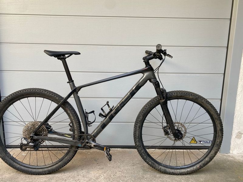 Used Trek Procaliber 9.5 2022 2022 Mountainbike, Black, 29 — image 1 of 3