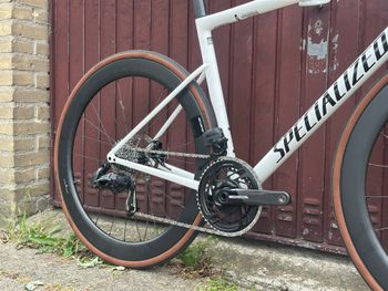 Used Specialized Tarmac SL8 Expert - Ultegra Di2 2025 2025 Road & Gravel, White — image 16 of 55