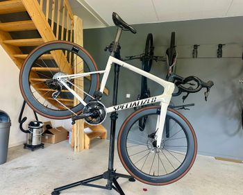 Used Specialized Tarmac SL8 Expert - Ultegra Di2 2025 2025 Road & Gravel, White — image 24 of 55