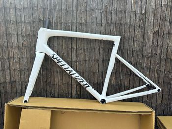 Used Specialized Tarmac SL8 Expert - Ultegra Di2 2025 2025 Road & Gravel, White — image 5 of 14
