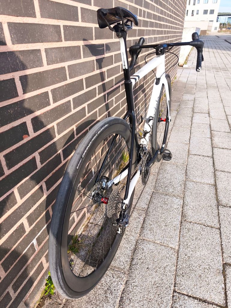 Used Cannondale SuperSix EVO Carbon Disc Ultegra 2021 2021 Road & Gravel, White — image 3 of 6