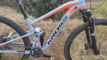 Used Kross EARTH 2.0 2022 2022 Mountainbike, Light Gray, 29 — image 2 of 5