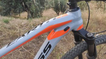 Used Kross EARTH 2.0 2022 2022 Mountainbike, Light Gray, 29 — image 4 of 5