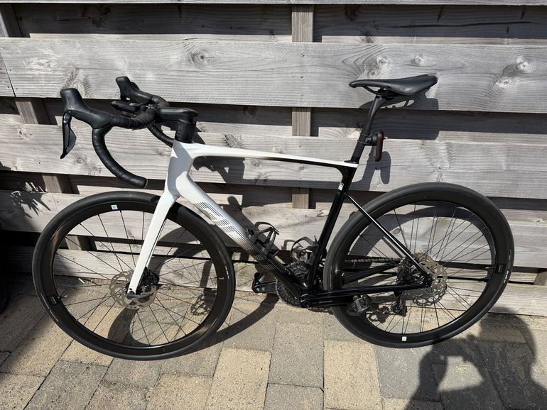 Used Giant Defy Advanced 1 2024 2024 Road & Gravel, White — image 2 of 4