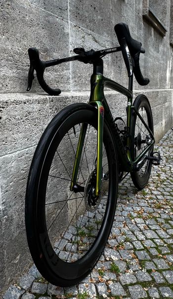 Used Specialized Tarmac SRAM Red eTap AXS 2020 Road & Gravel, Green — image 4 of 8
