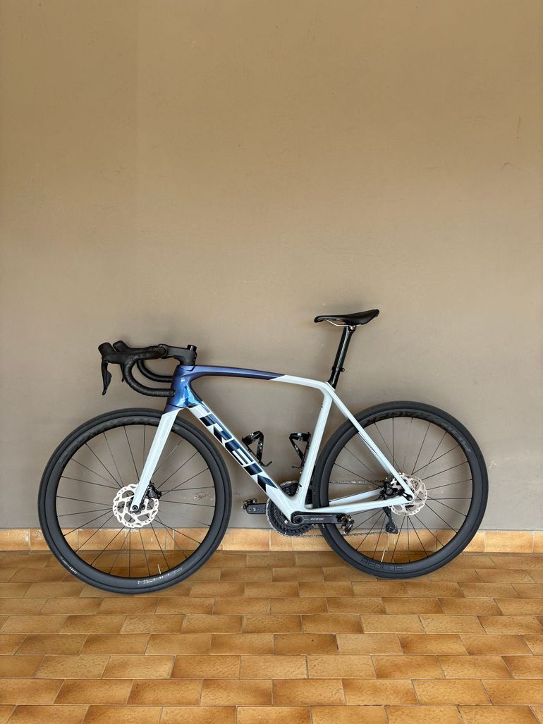 Used Trek Émonda SL 6 2024 2024 Road & Gravel — image 2 of 5