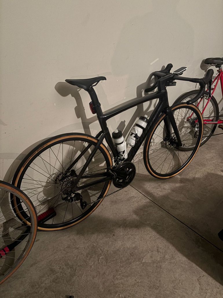 Used Specialized Tarmac SL7 Sport - Shimano 105 2025 2025 Road & Gravel, Black — image 4 of 5