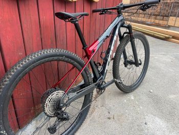 Used Trek Supercaliber 9.7 Gen 1 2023 2023 Mountainbike, Red, 29 — image 6 of 6