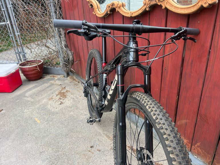 Used Trek Supercaliber 9.7 Gen 1 2023 2023 Mountainbike, Red, 29 — image 5 of 6