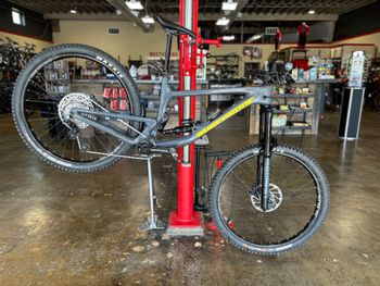 Used Nukeproof Giga 290 Carbon Comp 2022 Frameset 2022 Mountainbike, Light Gray, 29 — image 3 of 4