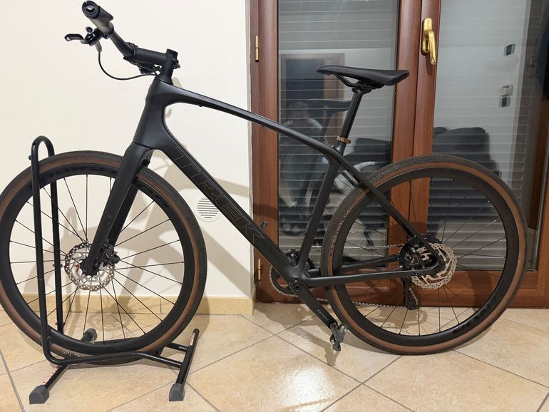 Used Trek FX Sport 6 2024 2024 Urban, Black — image 9 of 13