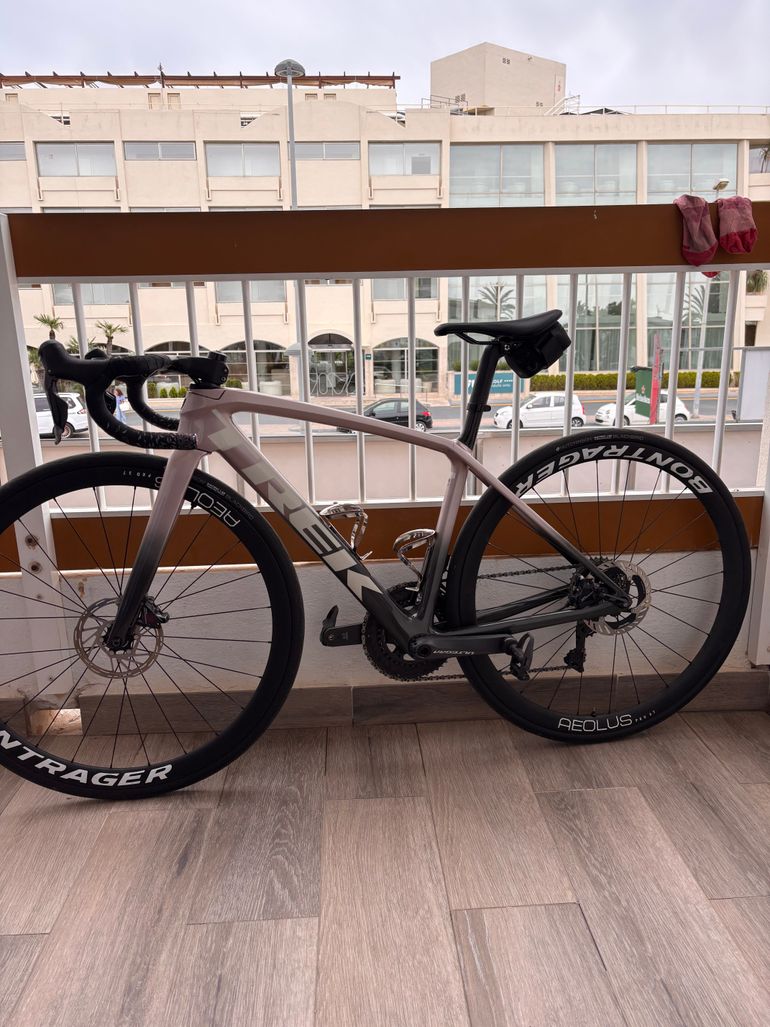 Used Trek Émonda SLR 7 2023 2023 Road & Gravel, Light Gray — image 2 of 12