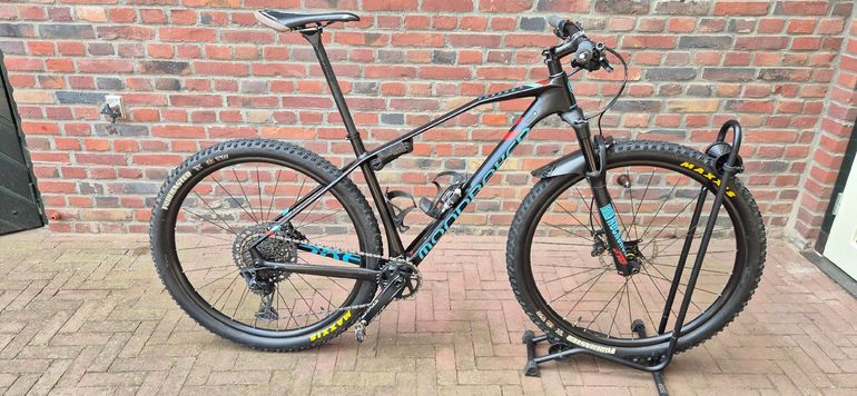 Used Mondraker CHRONO CARBON R 2023 2023 Mountainbike, Black, 29 — image 1 of 12
