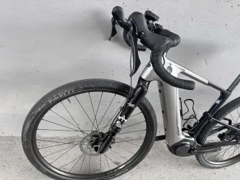 Used Cannondale Topstone Neo Carbon Lefty 3 2022 2022 Road & Gravel, Light Gray — image 9 of 10