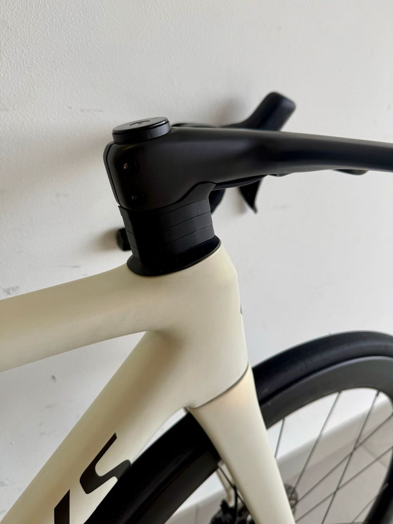 Used Specialized S-Works Tarmac SL8 - Shimano Dura-Ace Di2 2025 2025 Road & Gravel, White — image 8 of 19