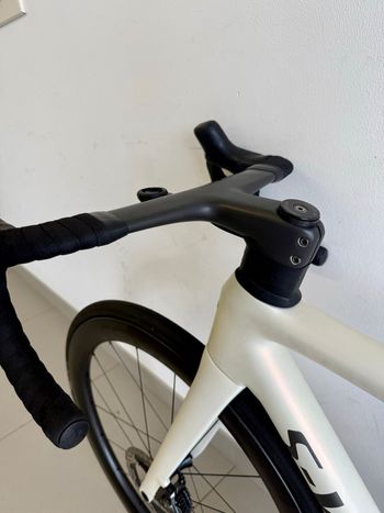 Used Specialized S-Works Tarmac SL8 - Shimano Dura-Ace Di2 2025 2025 Road & Gravel, White — image 17 of 19