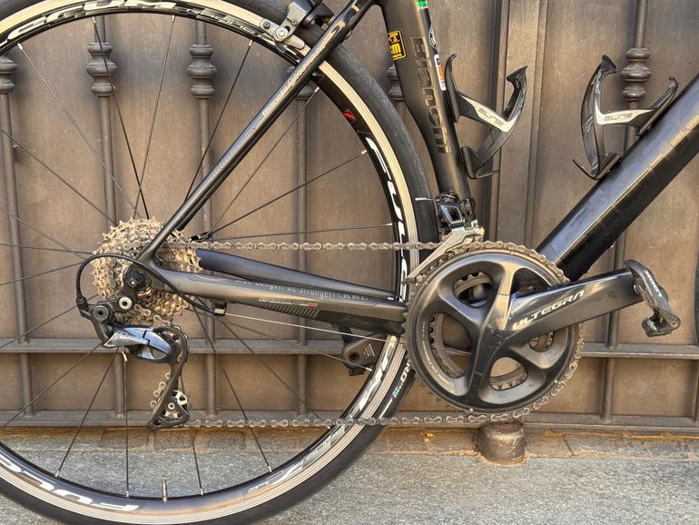 Used Bianchi Oltre XR3 Ultegra 2020 2020 Road & Gravel, Black — image 3 of 9
