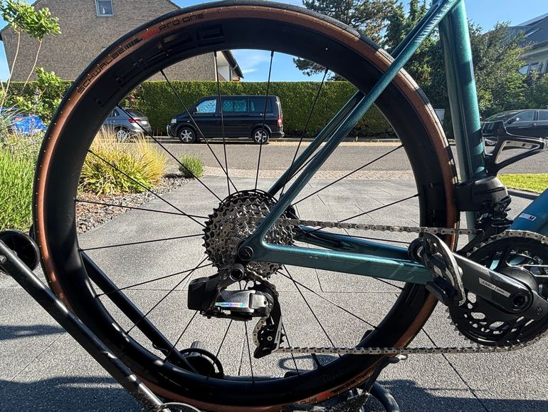 Used Canyon Ultimate CF SLX 8 Force AXS 2024 2024 Road & Gravel, Green — image 14 of 15