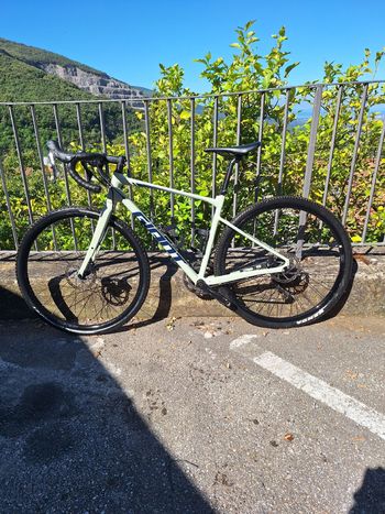 Used Giant Revolt Shimano GRX 2020 Road & Gravel — image 2 of 4