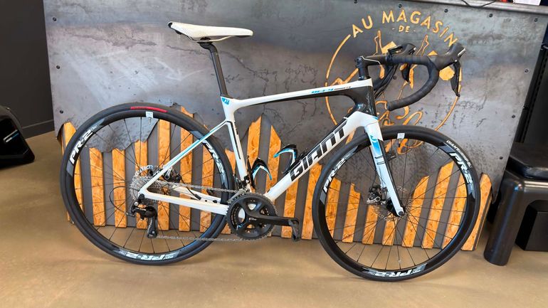 Used Giant Defy Advanced 2 White 2016 2016 Road & Gravel, White — image 1 of 3