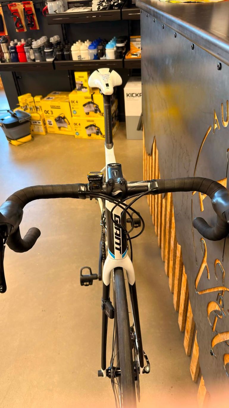 Used Giant Defy Advanced 2 White 2016 2016 Road & Gravel, White — image 2 of 3