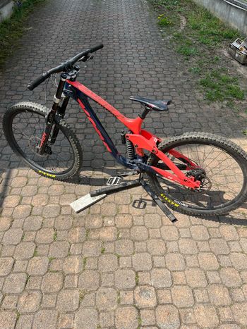 Used Kona Operator CR 2020 2020 Mountainbike, Red, 29 — image 2 of 8