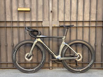 Used Bianchi Oltre Comp Ultegra Di2 2023 2023 Road & Gravel, Light Gray — image 2 of 10