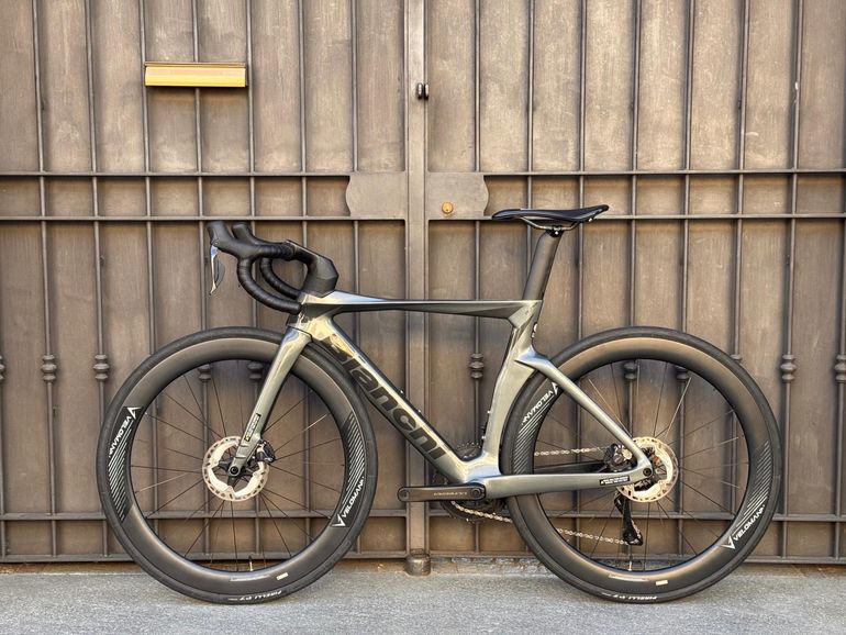 Used Bianchi Oltre Comp Ultegra Di2 2023 2023 Road & Gravel, Light Gray — image 2 of 10