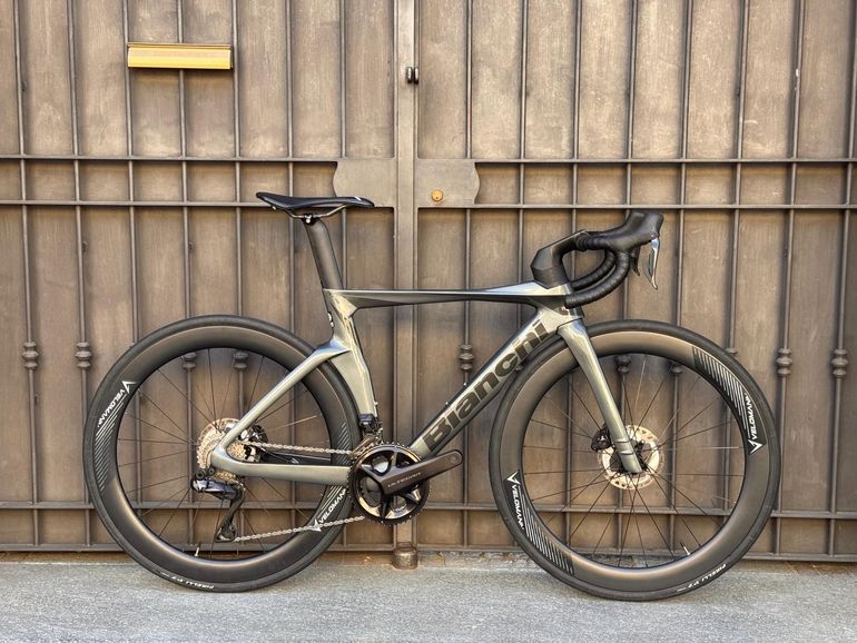 Used Bianchi Oltre Comp Ultegra Di2 2023 2023 Road & Gravel, Light Gray — image 1 of 10