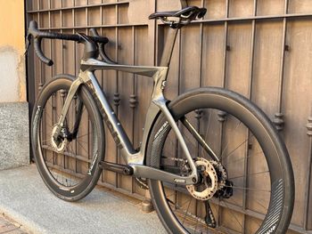 Used Bianchi Oltre Comp Ultegra Di2 2023 2023 Road & Gravel, Light Gray — image 8 of 10