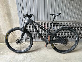 Used Canyon Neuron CF 9 AXS 2024 2024 Mountainbike — image 2 of 6