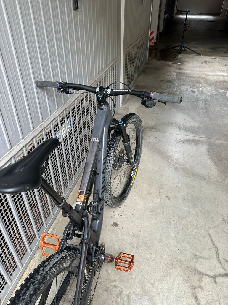 Used Canyon Neuron CF 9 AXS 2024 2024 Mountainbike — image 6 of 6