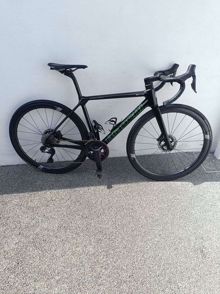 Used Bianchi Specialissima - Ultegra Di2 2022 2022 Road & Gravel, Black — image 1 of 5