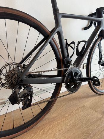 Used Scott Addict RC 30 2023 2023 Road & Gravel — image 3 of 5
