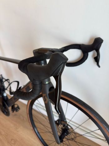 Used Scott Addict RC 30 2023 2023 Road & Gravel, Green — image 5 of 6