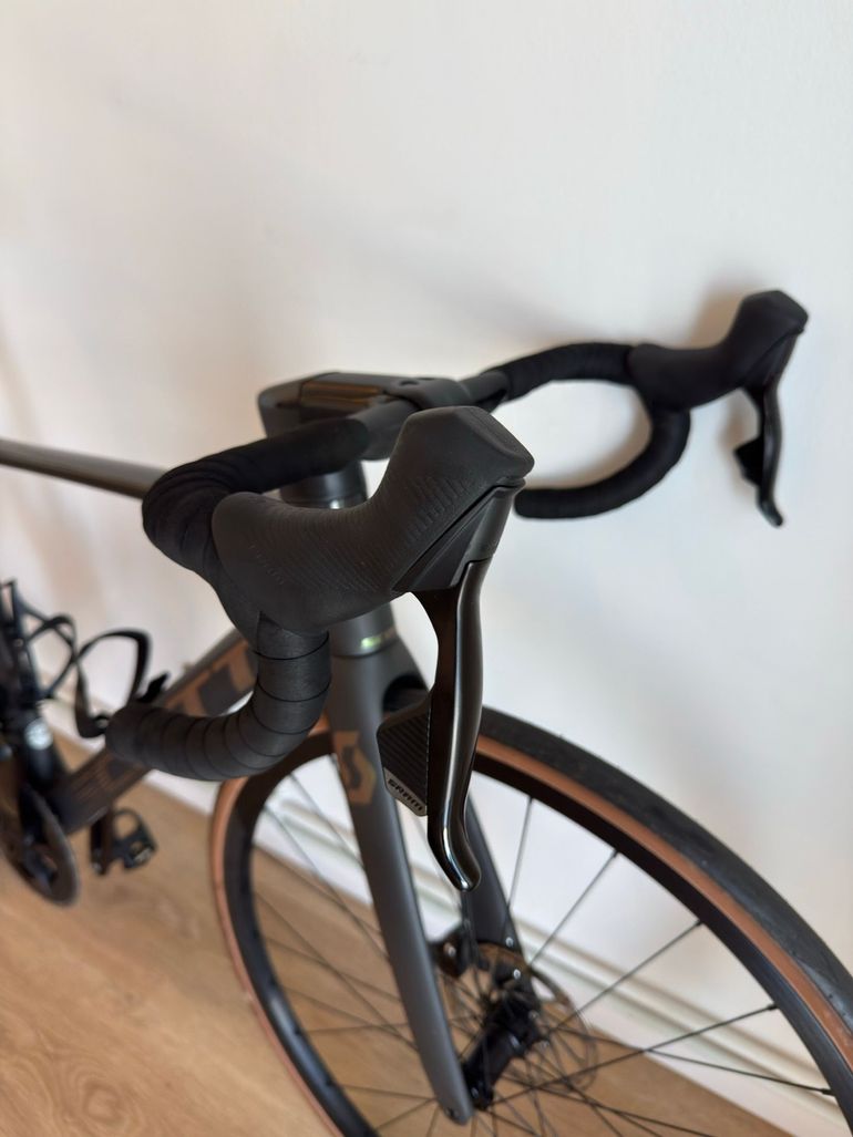 Used Scott Addict RC 30 2023 2023 Road & Gravel, Green — image 5 of 6