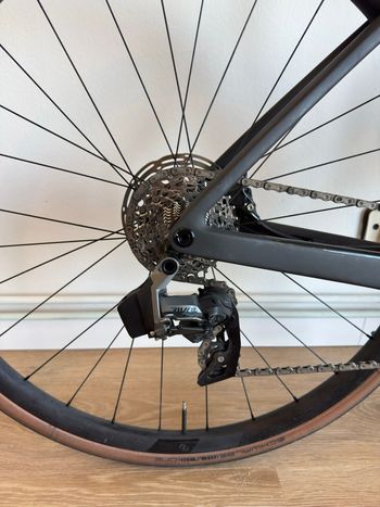 Used Scott Addict RC 30 2023 2023 Road & Gravel, Green — image 3 of 6