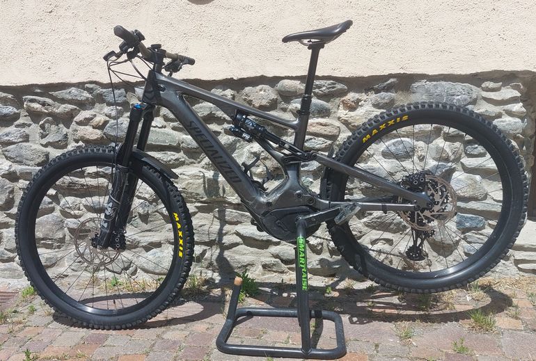 Used Specialized Turbo Levo Carbon 2023 2023 Mountainbike, Light Gray — image 2 of 5