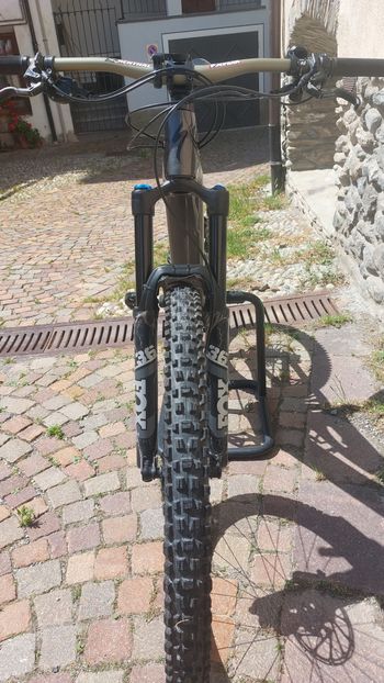 Used Specialized Turbo Levo Carbon 2023 2023 Mountainbike, Light Gray — image 3 of 5