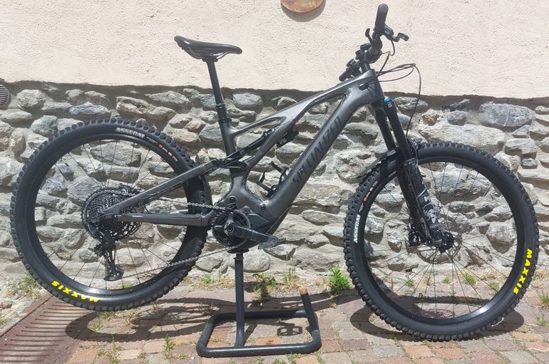 Used Specialized Turbo Levo Carbon 2023 2023 Mountainbike, Light Gray — image 1 of 5