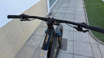 Orbea RISE M10 2024 2024 Mountainbike usato, Grigio chiaro — immagine 8 di 21