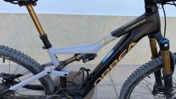 Orbea RISE M10 2024 2024 Mountainbike usato, Grigio chiaro — immagine 4 di 21